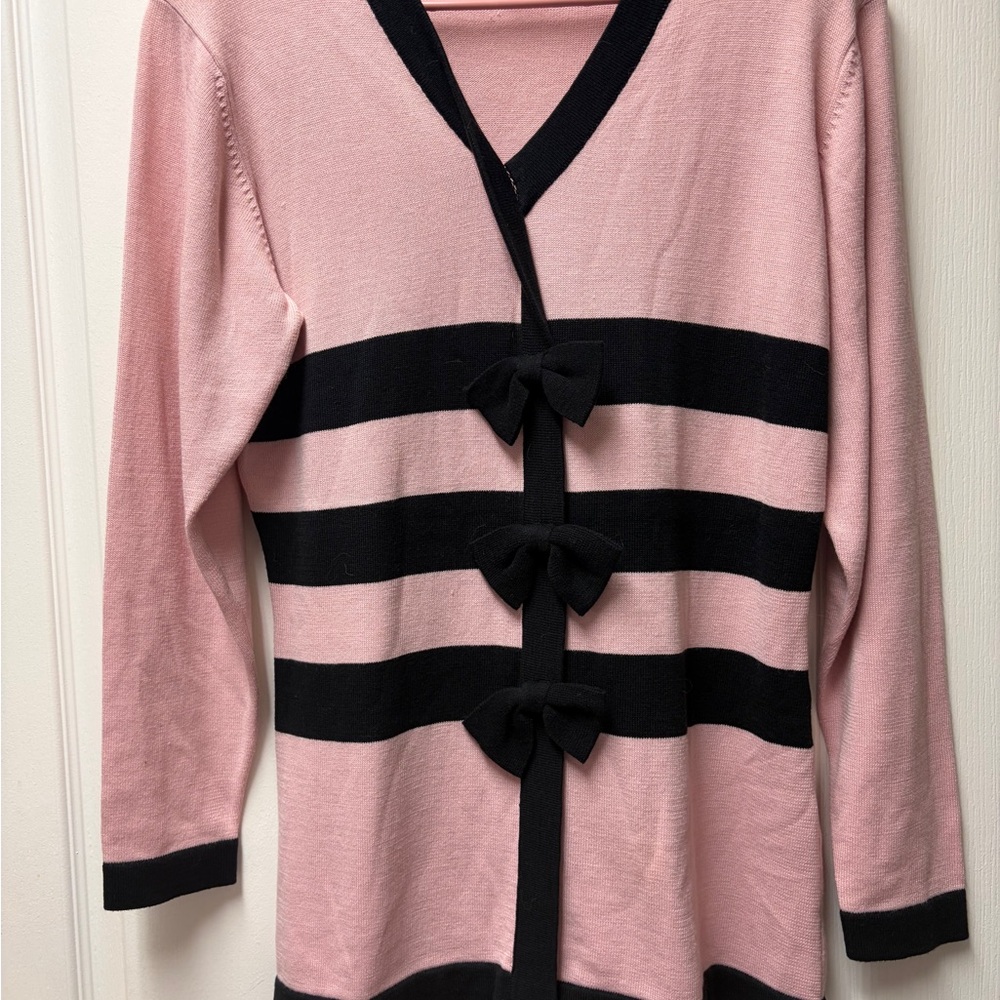Vintage Casual Corner Pink and Black Bow Accent Women's Sweater 💗